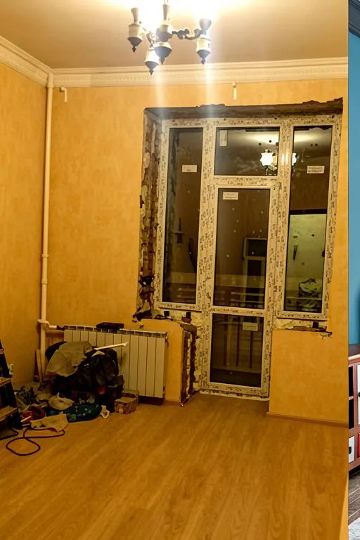 Гостиная с балконным блоком до ремонта